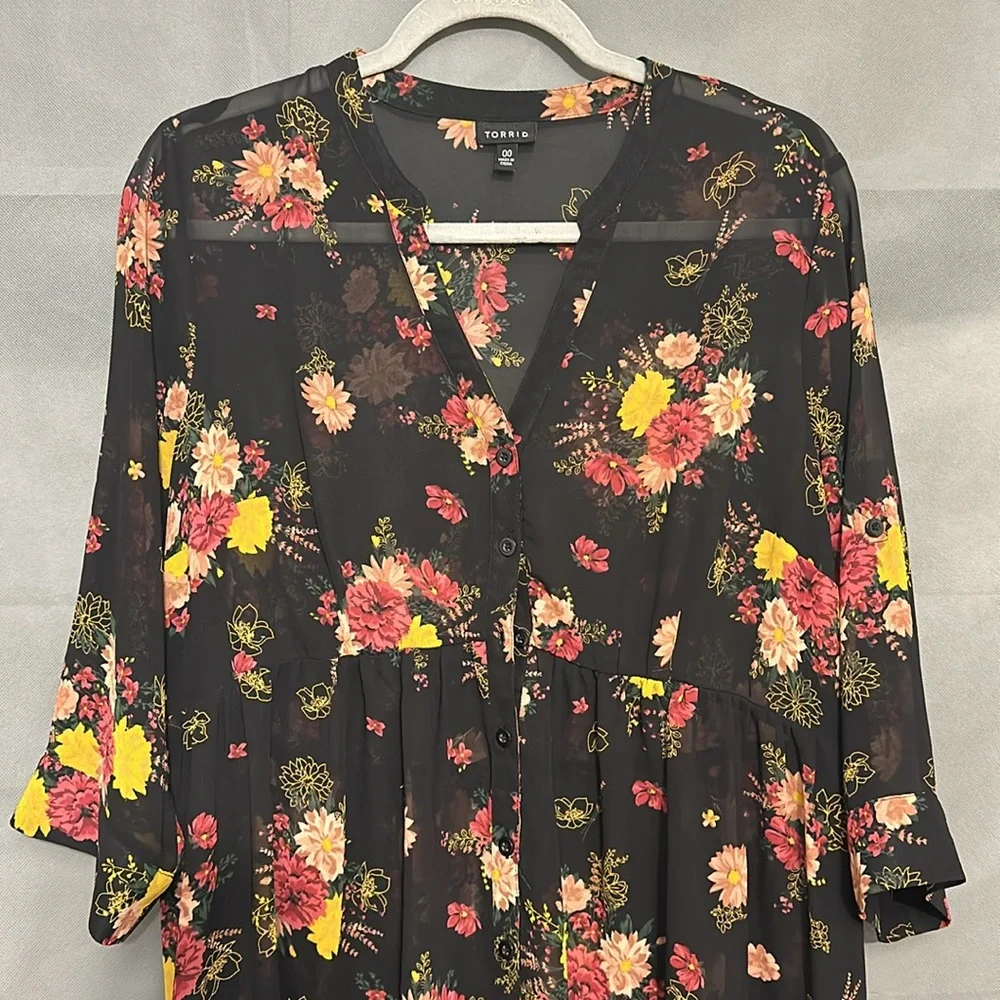 Torrid Black Floral Top - Picture 4 of 7